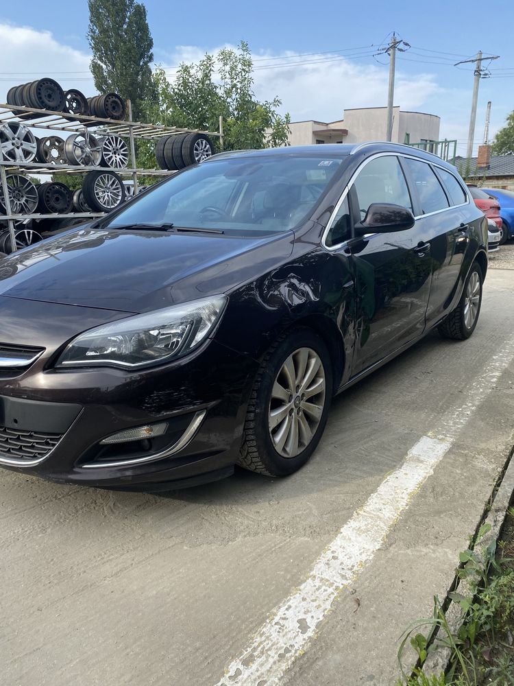 Rampă injectoare completă Opel Astra J 1.6 benzină XER 2014