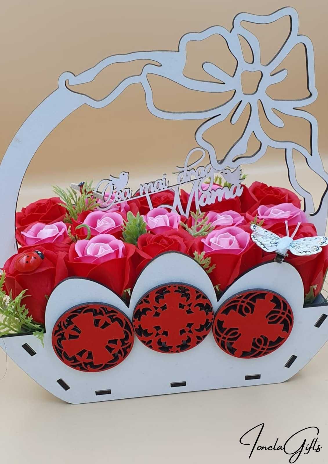 Cadouri personalizate+ aranjamente flori sapun