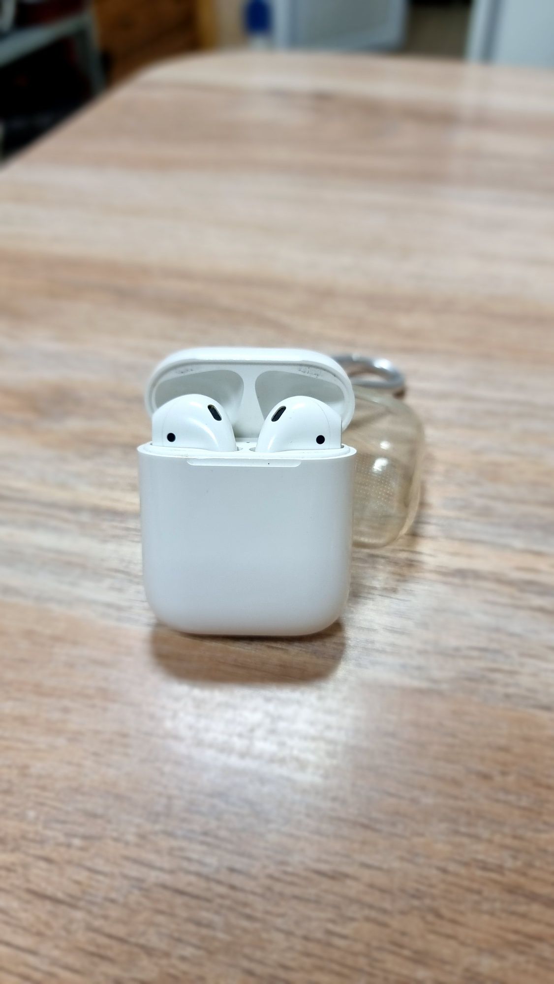 Продам наушники AirPods