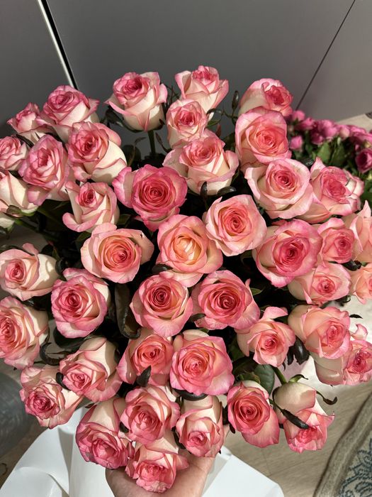 Роза 45 штук и букет кустовых роз