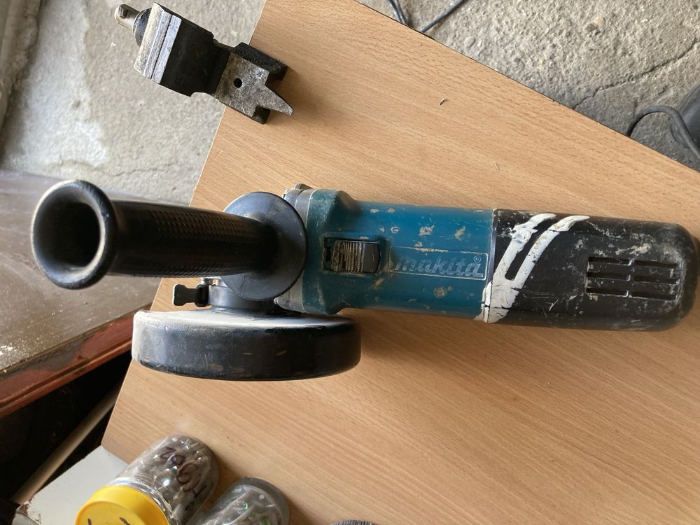 Малък ъглошлайф Makita 840 w