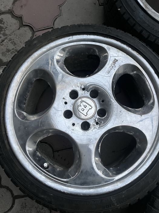 Диски с зимней резиной.