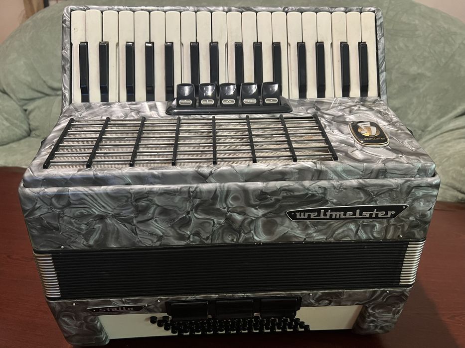 Акордеон Weltmeister Stella