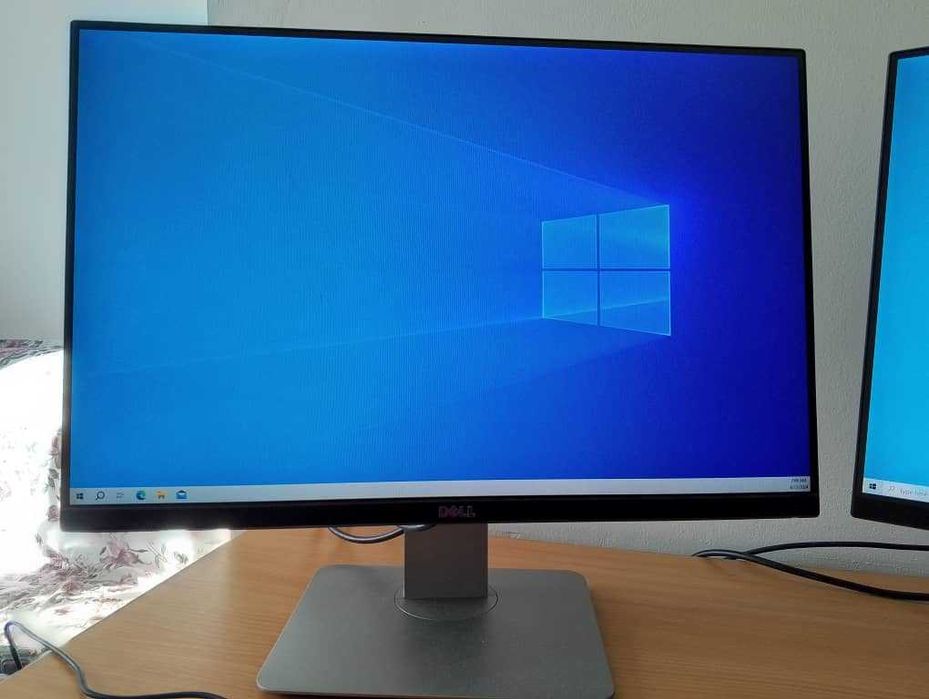 PC Gaming + 2 monitoare ajustabile