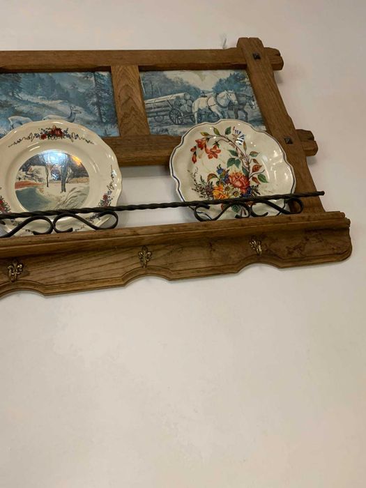 Cuier cu suport de farfuri