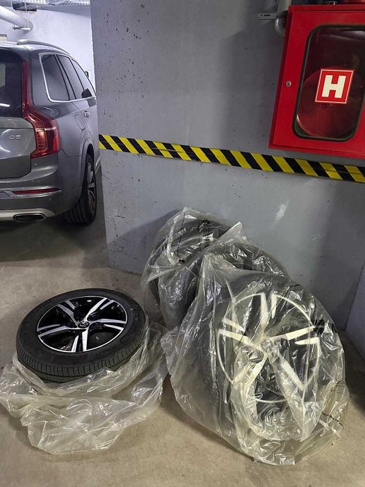 set Jante originale + anvelope NOI VOLVO XC40 2024