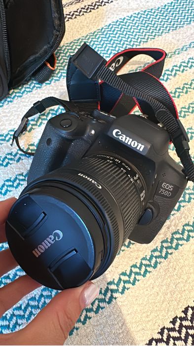 фотокамера Canon 750D
