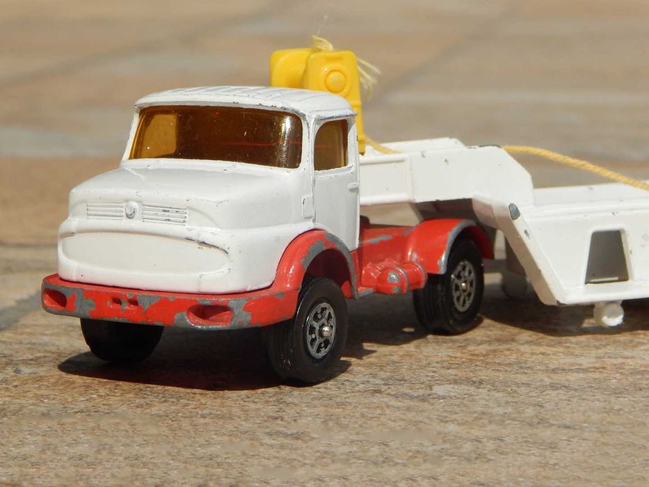 Macheta Mercedes LS 337 + semitrailer cap tractor camion Corgi Juniors
