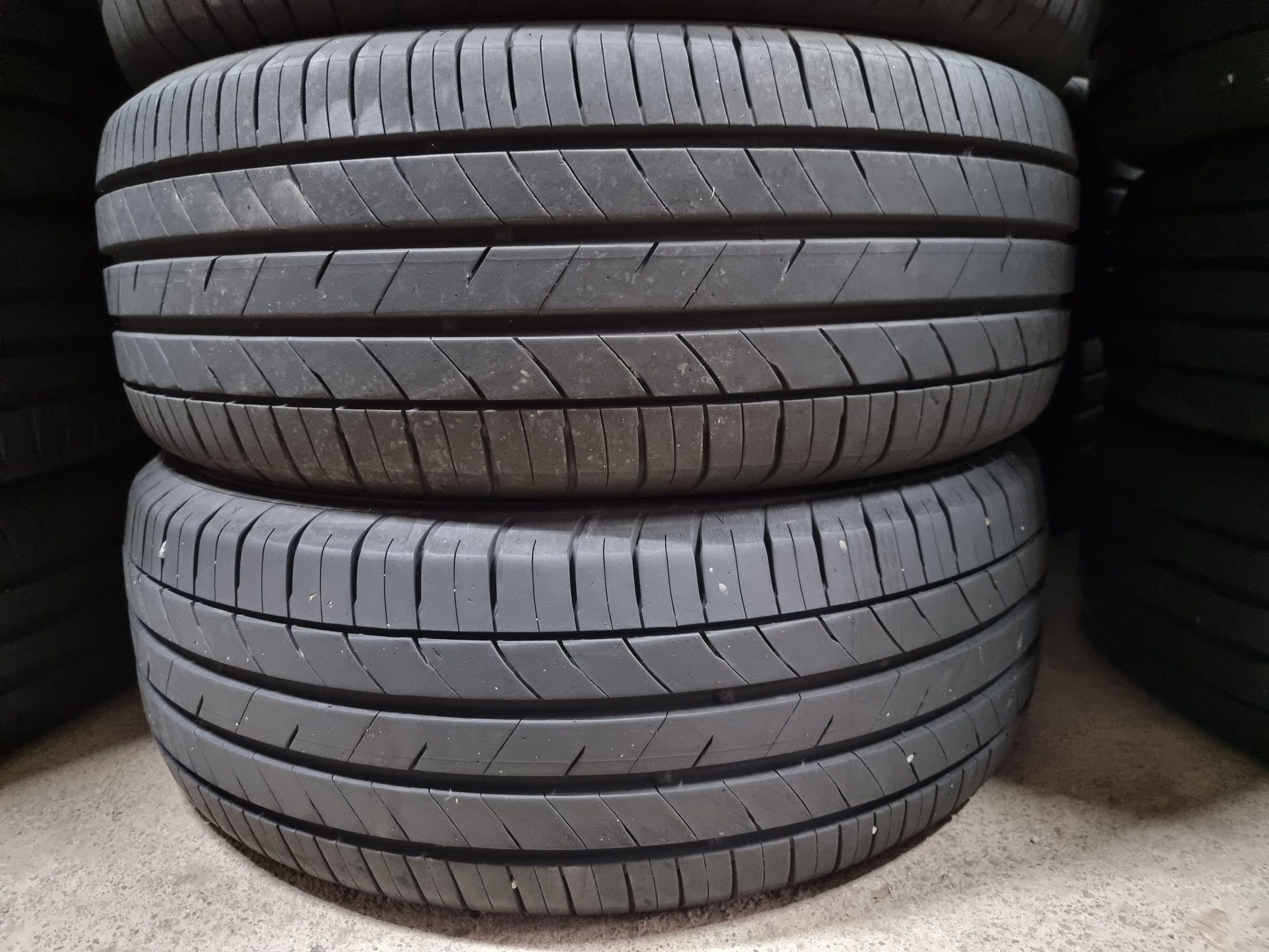 "Dot 24" 215/55/17 Kumho 4Броя: 500лв 7.5мм Като Нови