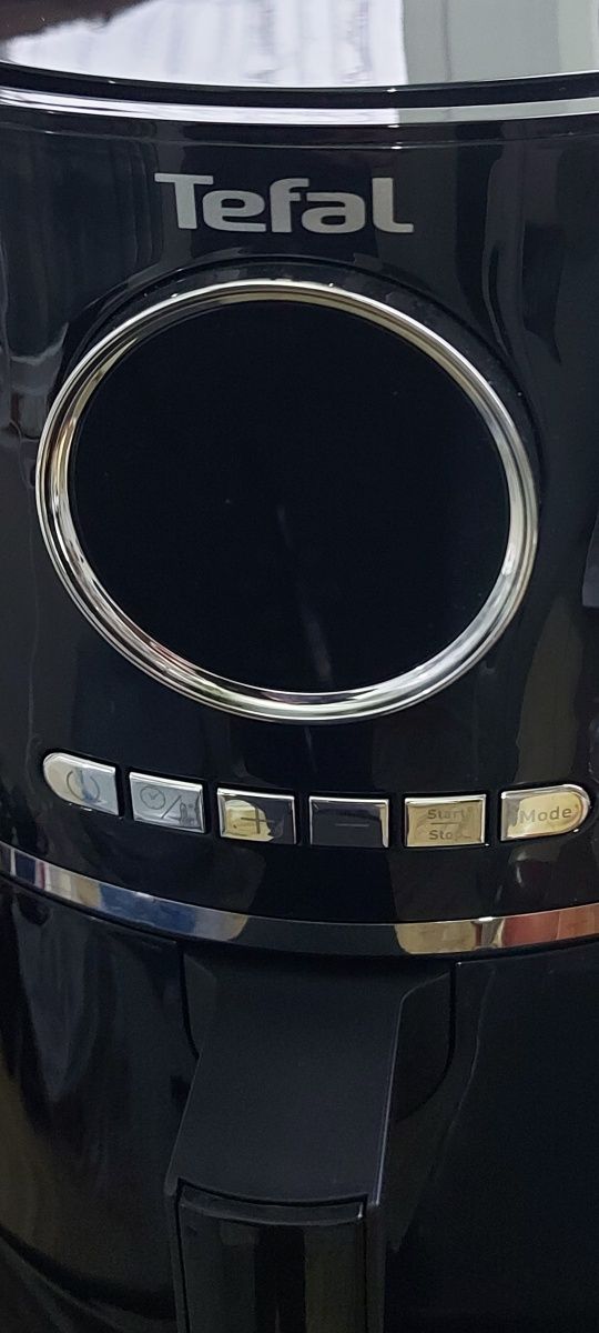 Уред за готвене с горещ въздух TEFAL