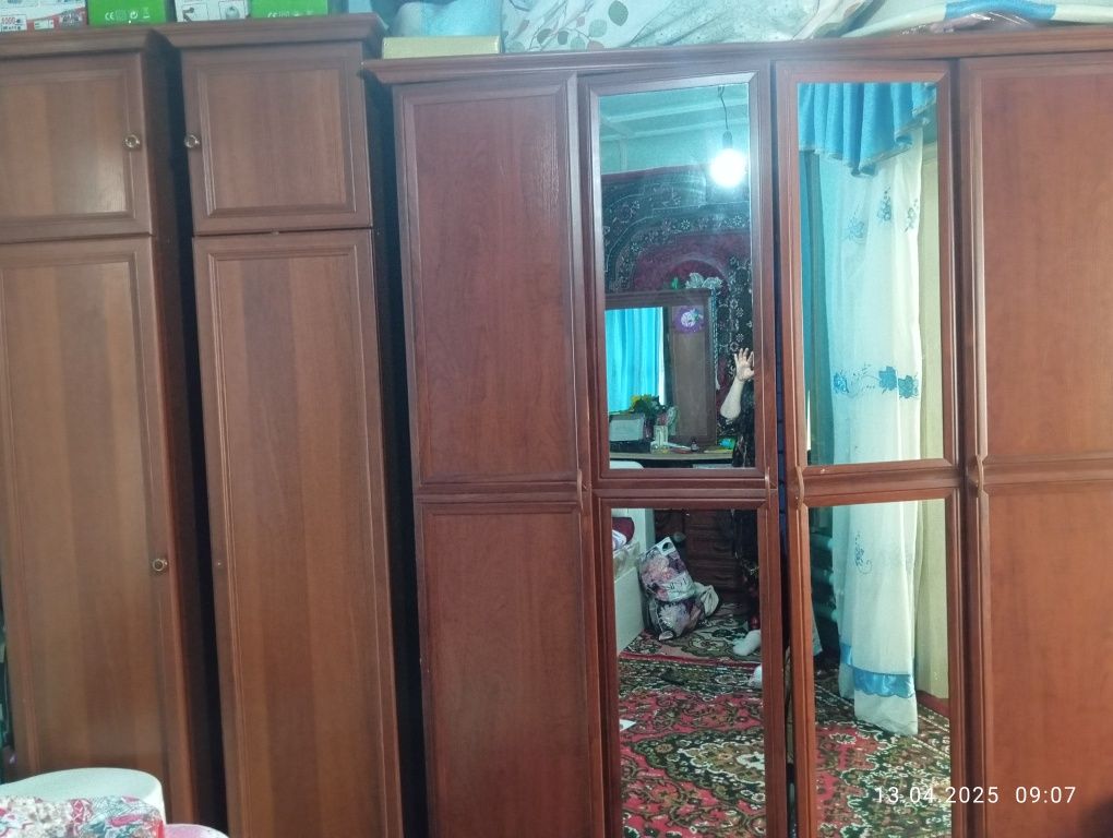 Сотилади мебел ва тикув машинка