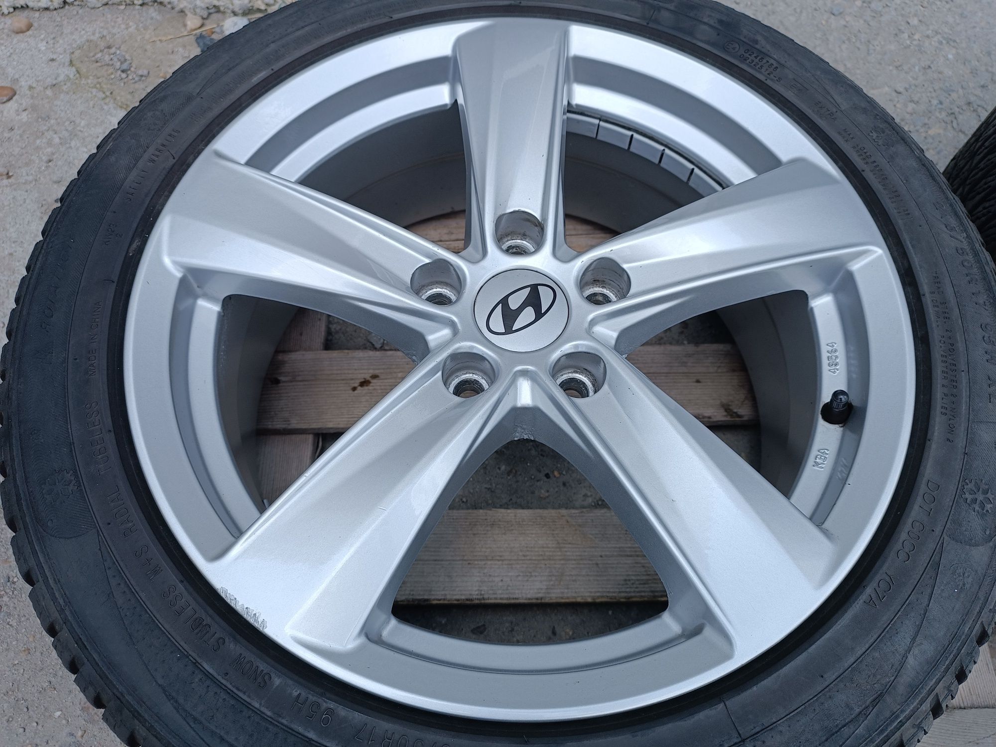 Лети джанти 17ки 5х114.3 Hyundai + зимни гуми 215/50/17 Kumho