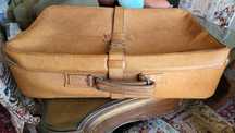 Valiza vintage din piele perfecta stare