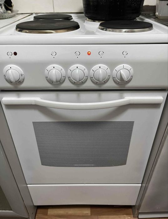 Плита delux продается срочно!