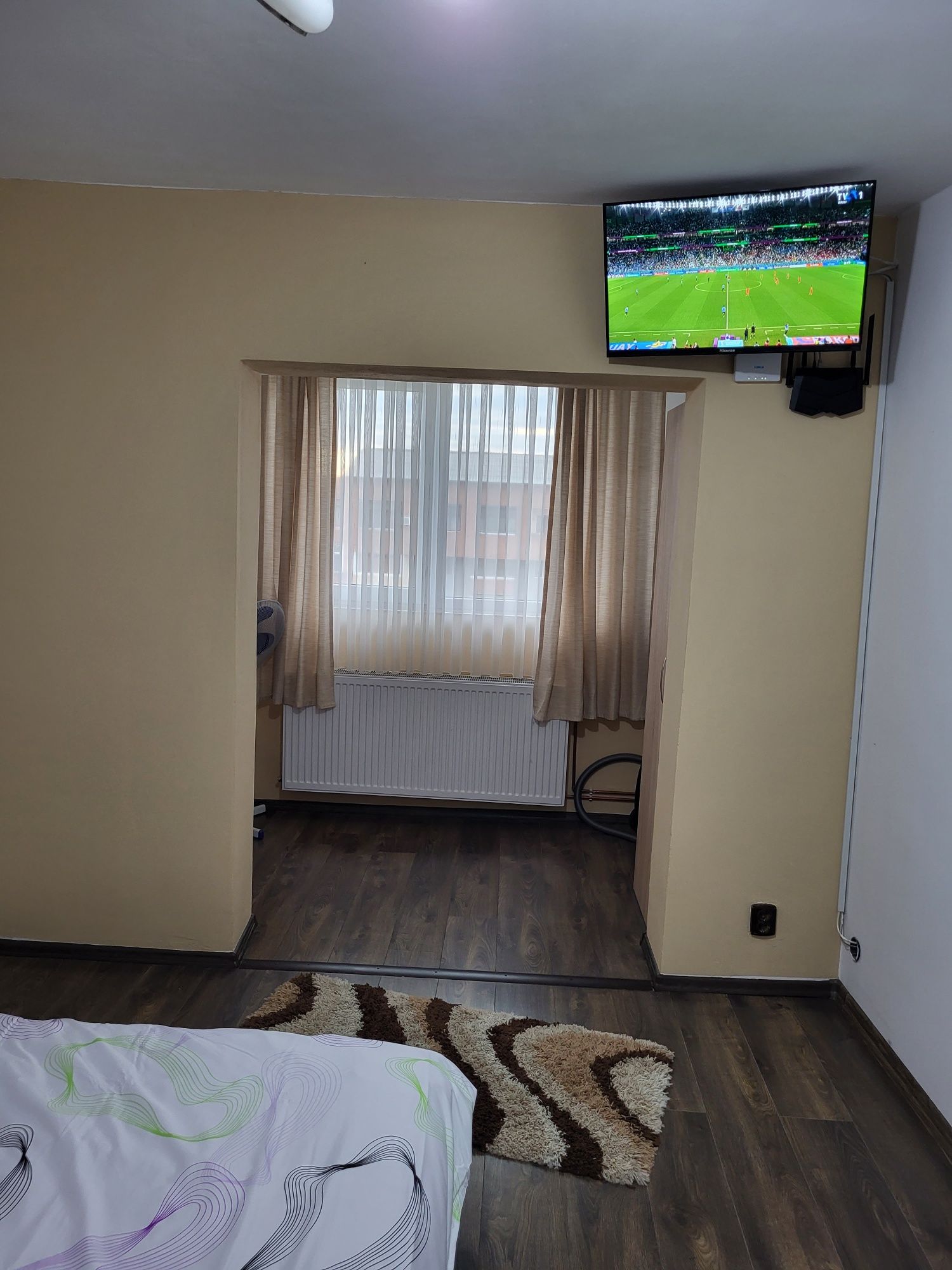 Închiriez apartament în regim hotelier (zona Mall)