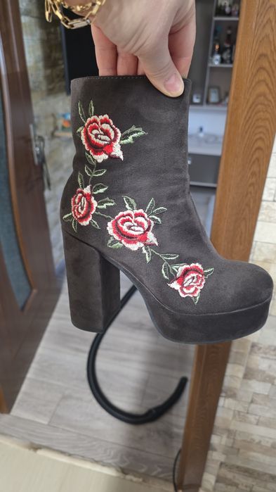 Cizme piele intoarsa