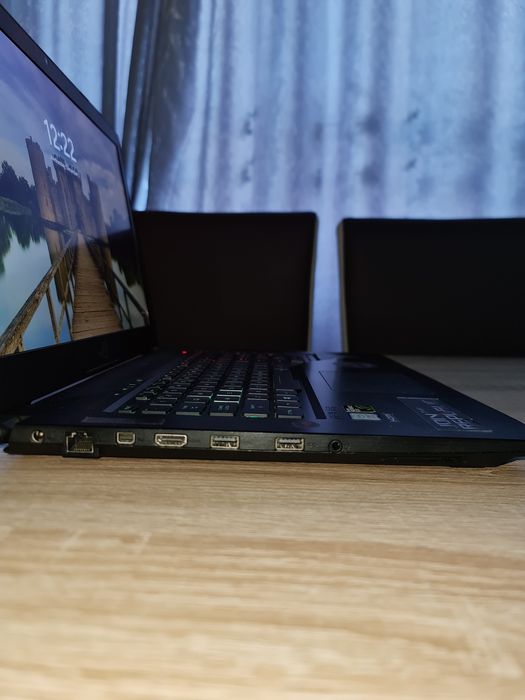 Laptop Gaming ASUS ROG Strix • i7-8750H • GTX 1050 Ti • 16GB RAM