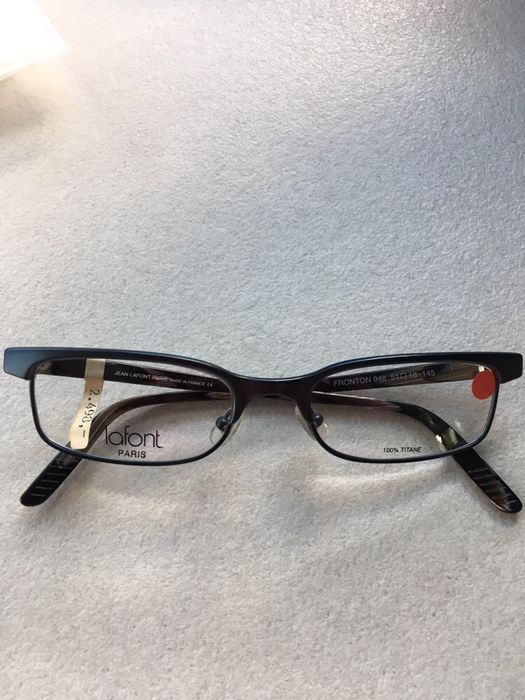 Vând rame ochelari din Titan și plastic.