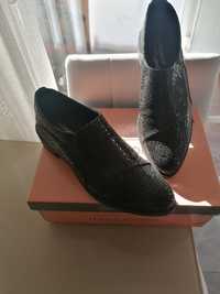 Испански обувки цвят черни от естествена кожа.