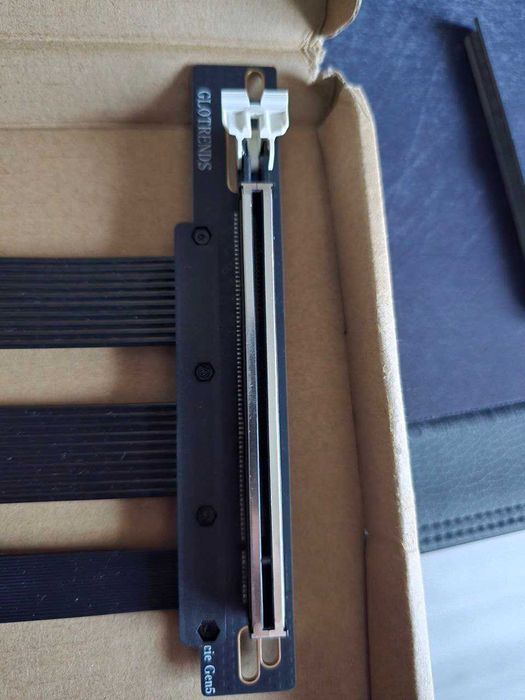 Riser PCIe 5.0 x16, 200mm, 90°, GLOTRENDS PCIE50-X16-200mm-0090D