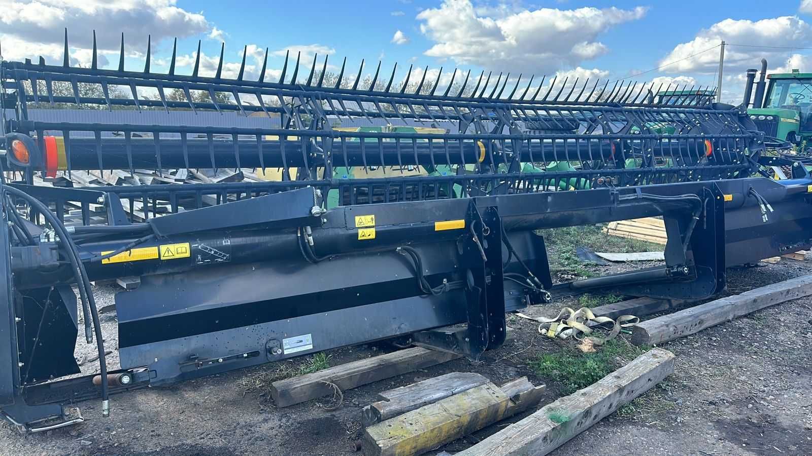 Продам жатку MacDon D65S draper