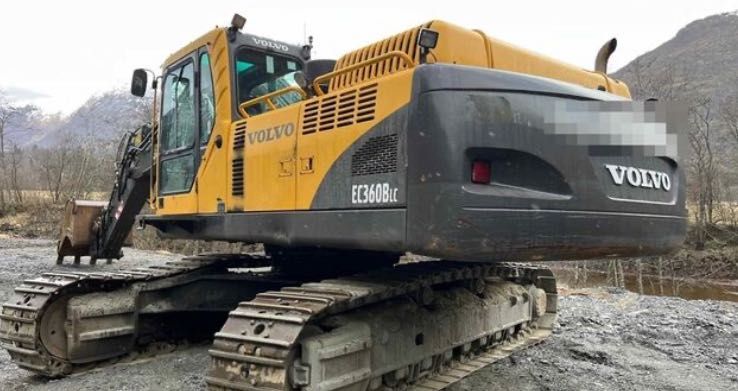 Dezmembrez excavator pe șenile Volvo EC360, EC330, EC380– piese utilaj