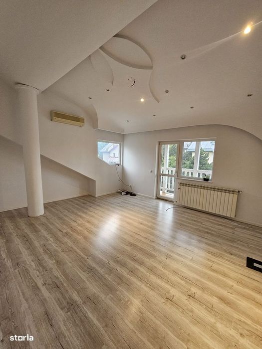 Vand apartament cu 4 camare in zona Obcini.