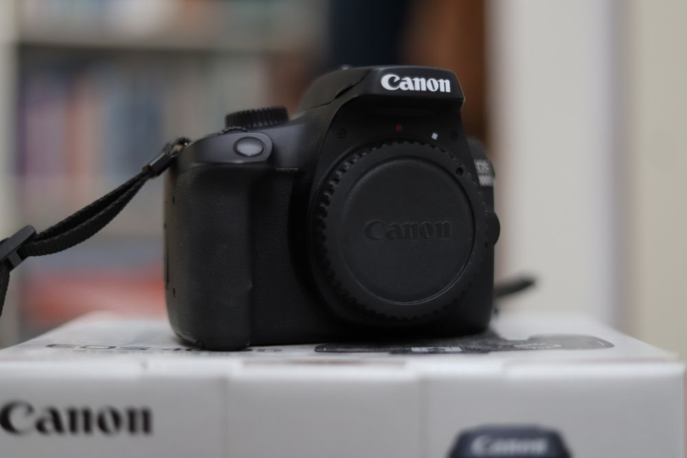 Aparat foto dslr Canon 4000d + obiectiv 18-55 kit