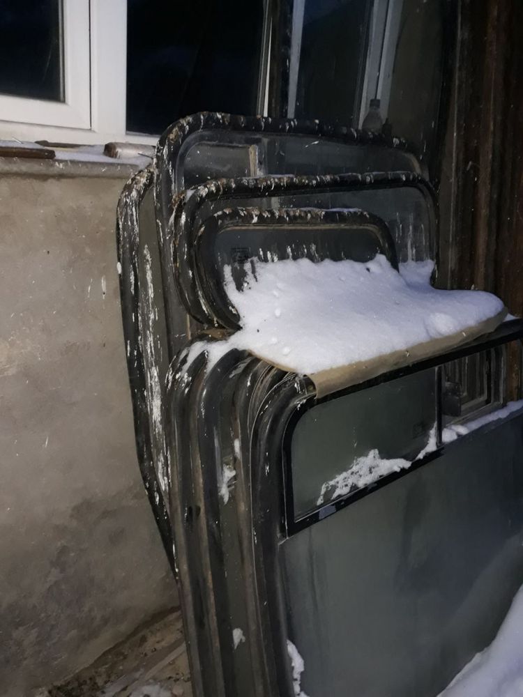 ISUZU avtobusining eshik-oynalari (komplekt)