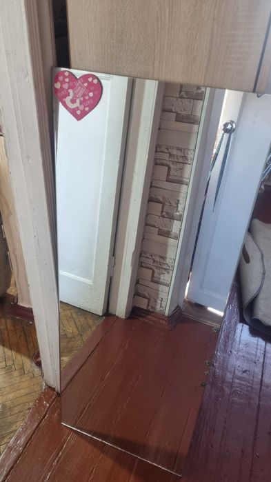 Зеркало в хорошем состоянии