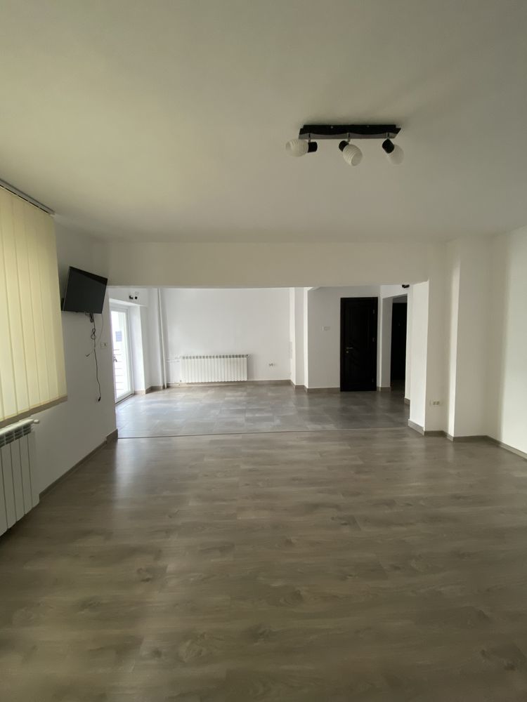Inchiriez/vand spatiu comercial 75 mp Calimanesti