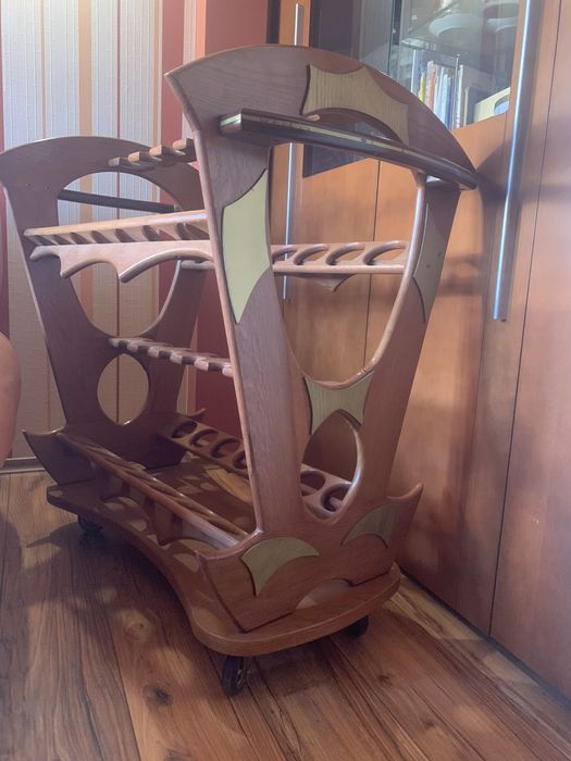 Масивна дървена поставка за вино