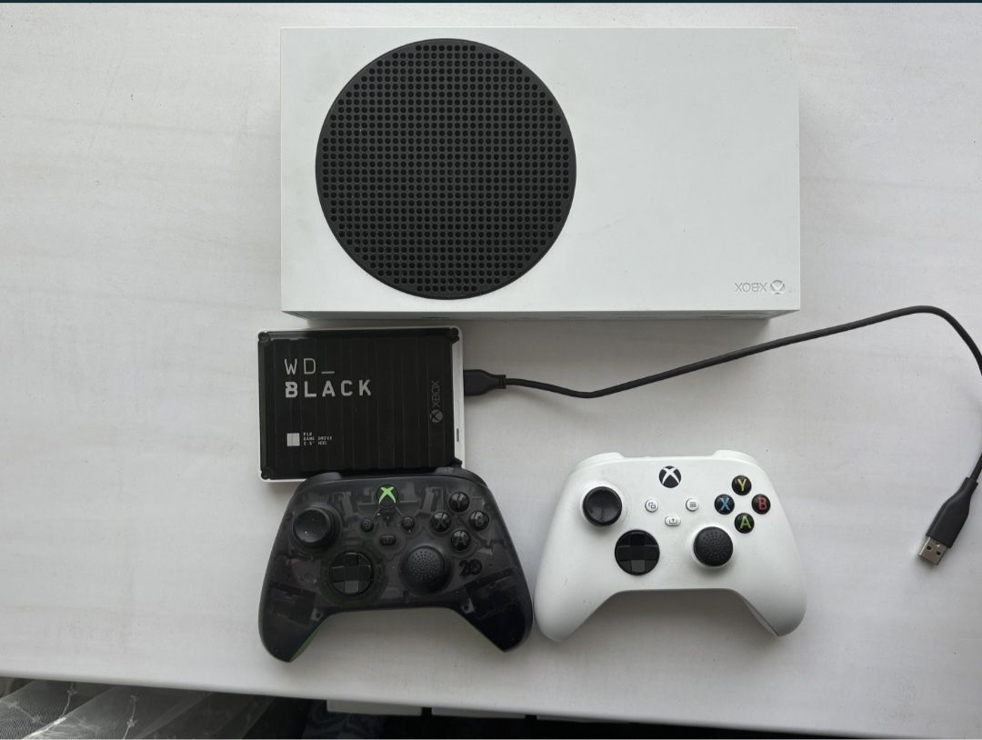 Продаю Xbox series s