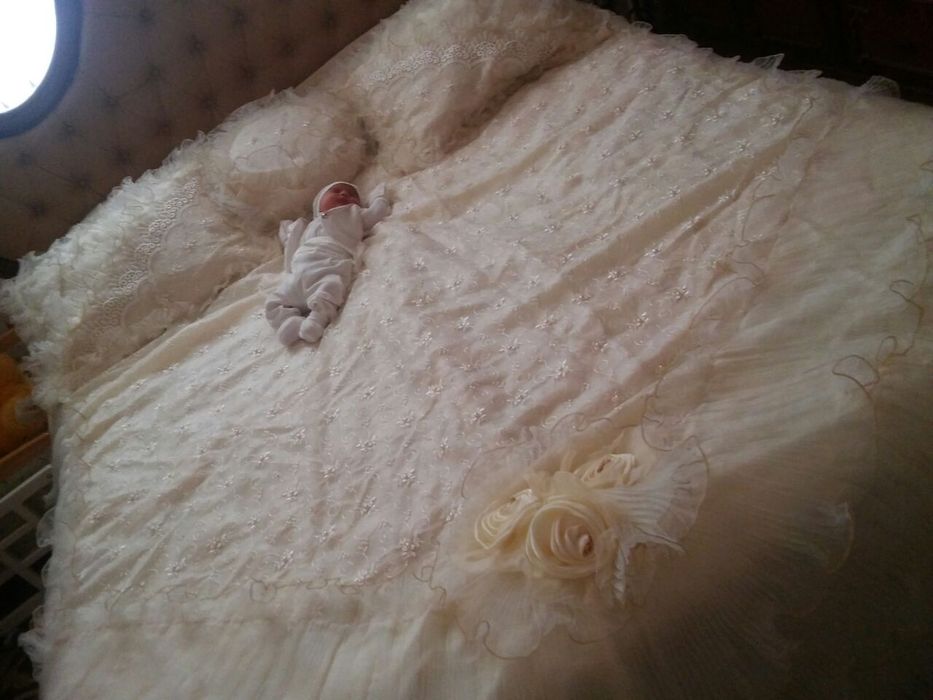 Pokrival kelinlarniki juda chiroyli. Qaymoq rangda