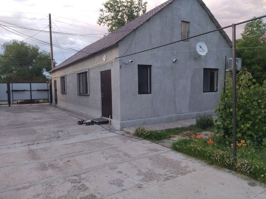Продам дом и магазин.