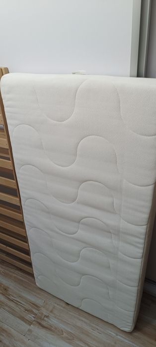 Pătuț din lemn  + saltea Ikea , 60x120 cm.
