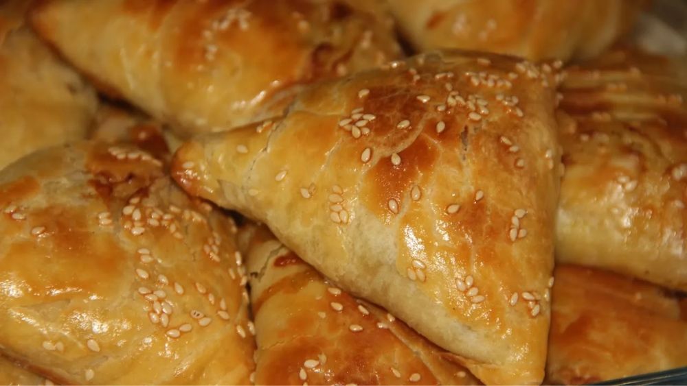 Выпечка на заказ,пирожки самса манты чебурики пицца плинчик,салаты