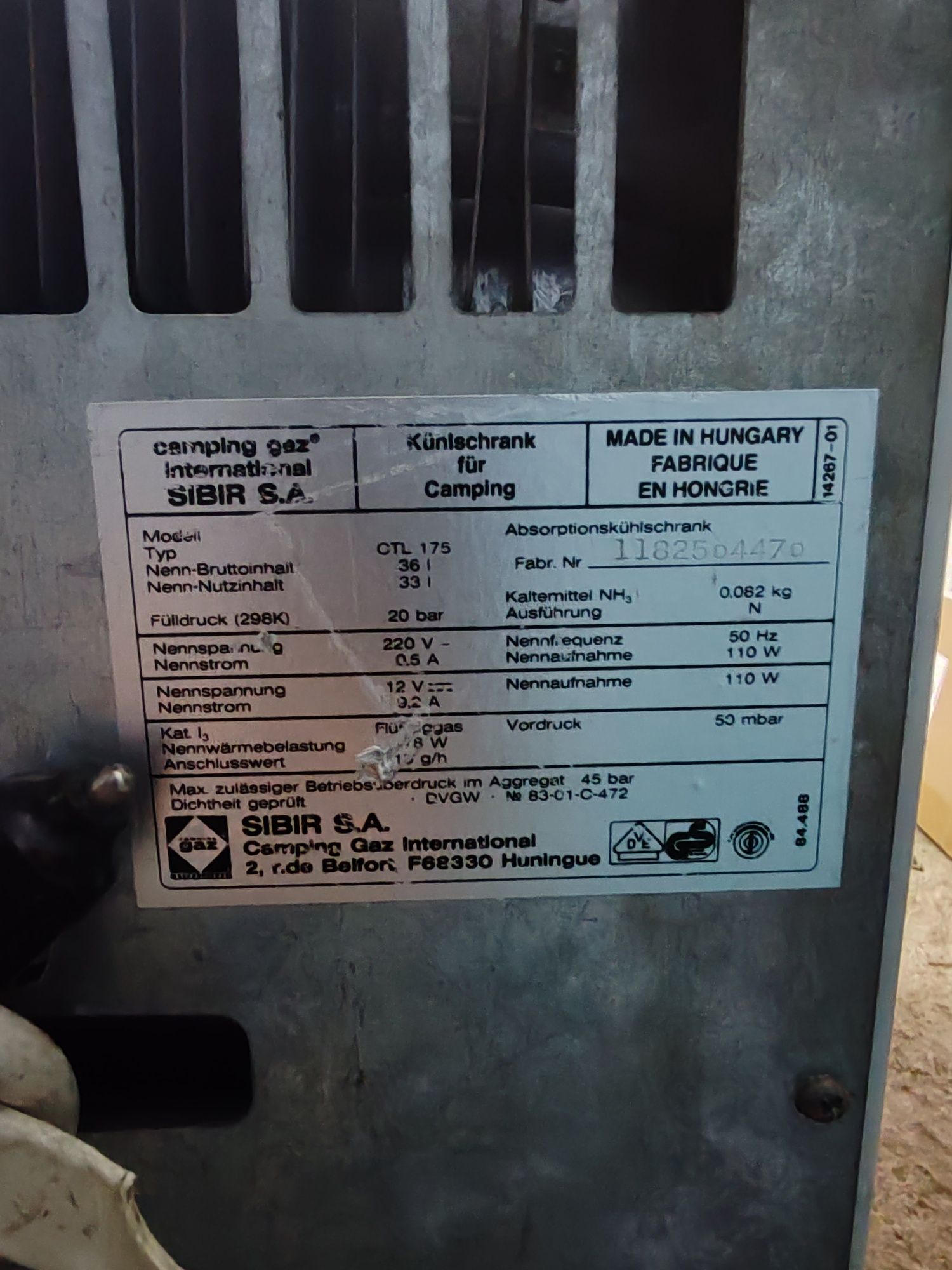Хладилник на 12/220 волта и газ