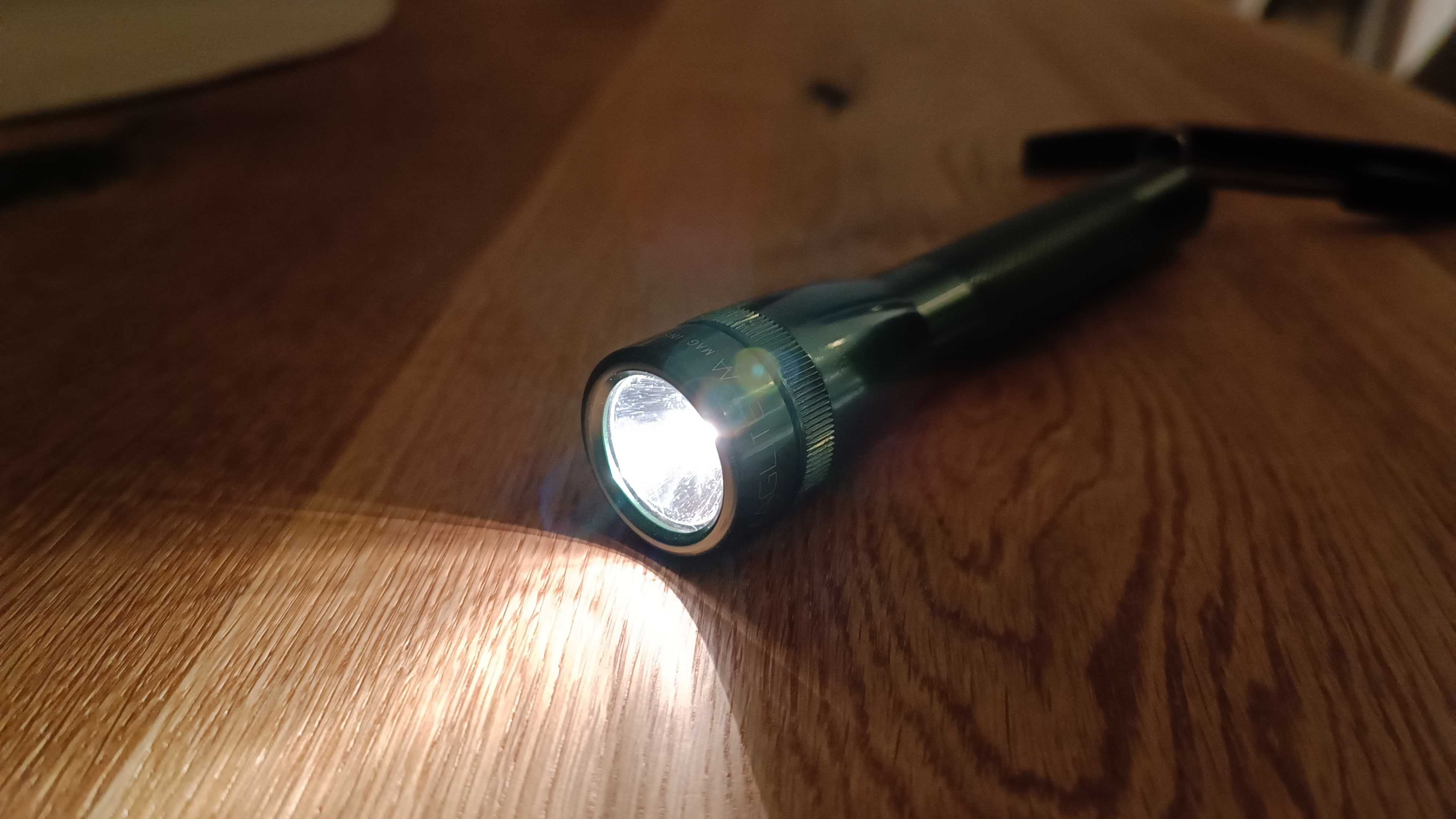 Метален малък фенер - Mini MagLite - Made in USA