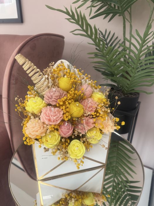 Перфектен подарък за жена букет от свещи изработени ръчно