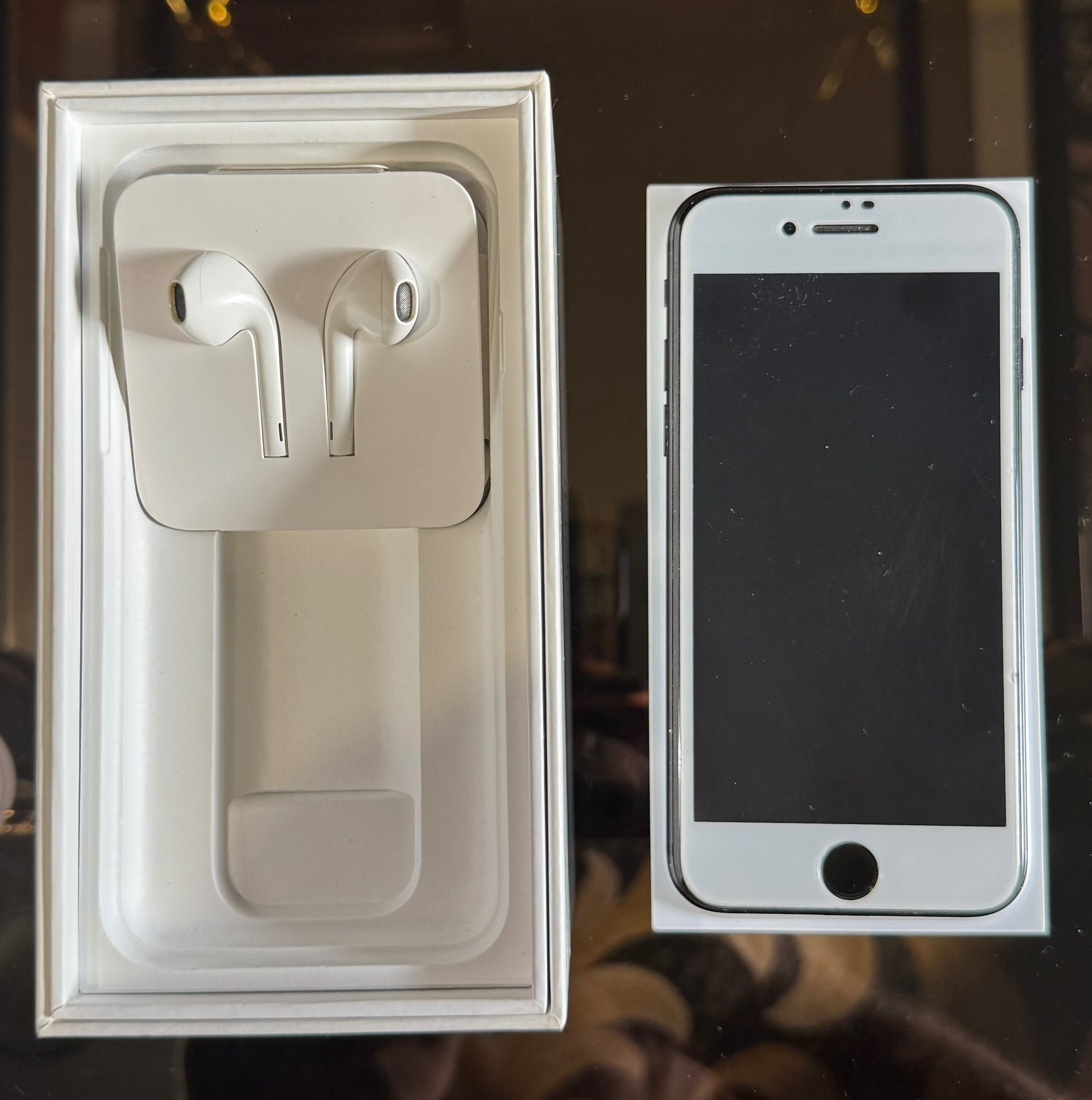 Продам IPhone 7 в хорошем состоянии