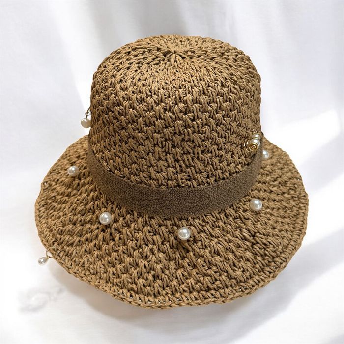 Лятна дамска шапка