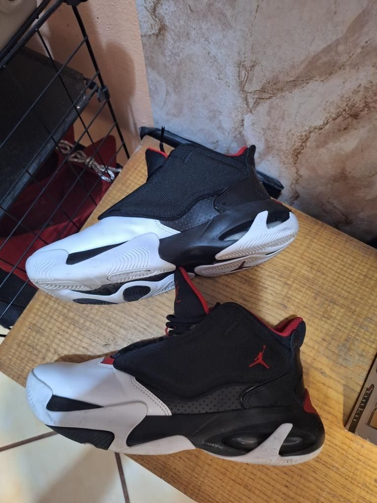 Jordan max aura 4