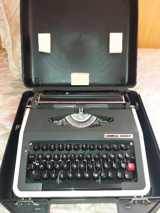 пишеща машина Омега 1300