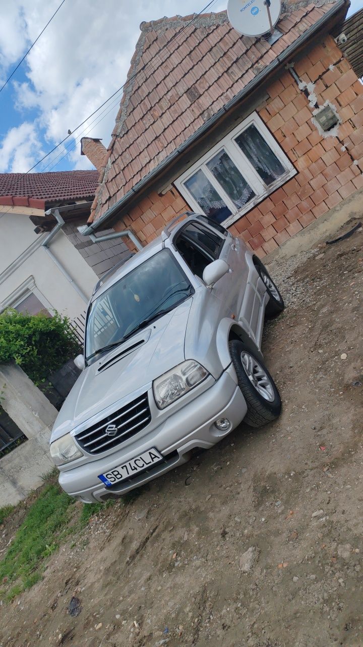 Vând Suzuki grand Vitara 2005 facelit mașina într-o stare foarte bunaa