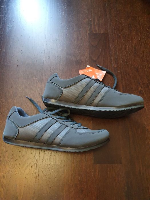 Кроссовки новые женские