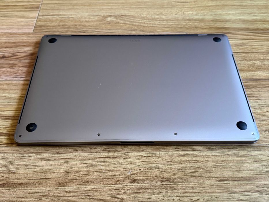 MacBook Pro 15 2019`Core i7-9750H/16GB RAM/512GB SSD/AMD Pro 560X-4GB