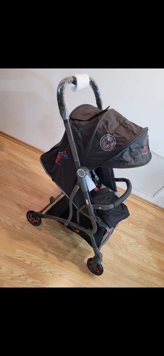 Vând cărucior pliabil compact