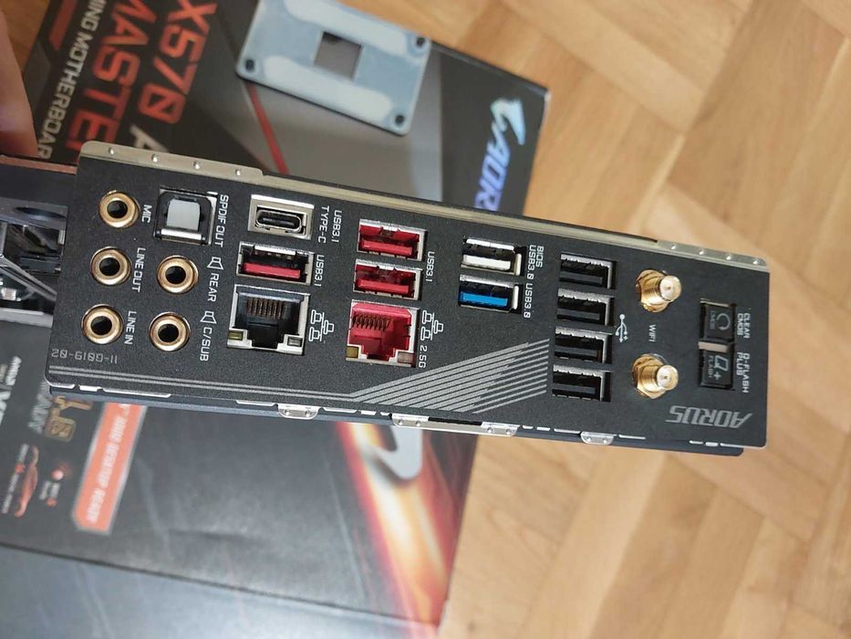 AMD Ryzen 7 5800Х + Gigabyte X570 Aorus Master Wi-Fi