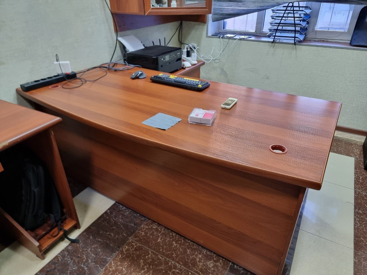 Taxtadan qilingan ish stollari